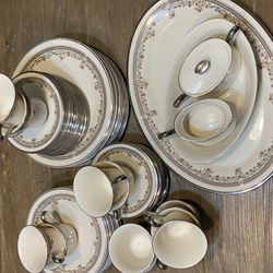 Lenox 60 piece lace point dinner plates