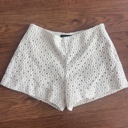 Banana Republic eyelet shorts size 0P