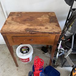 Vintage Singer Sewing Machine In Table 1950s