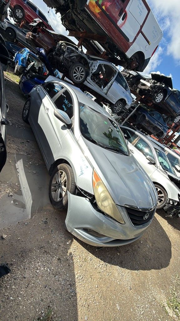 Hyundai sonata 2013
(Only Parts