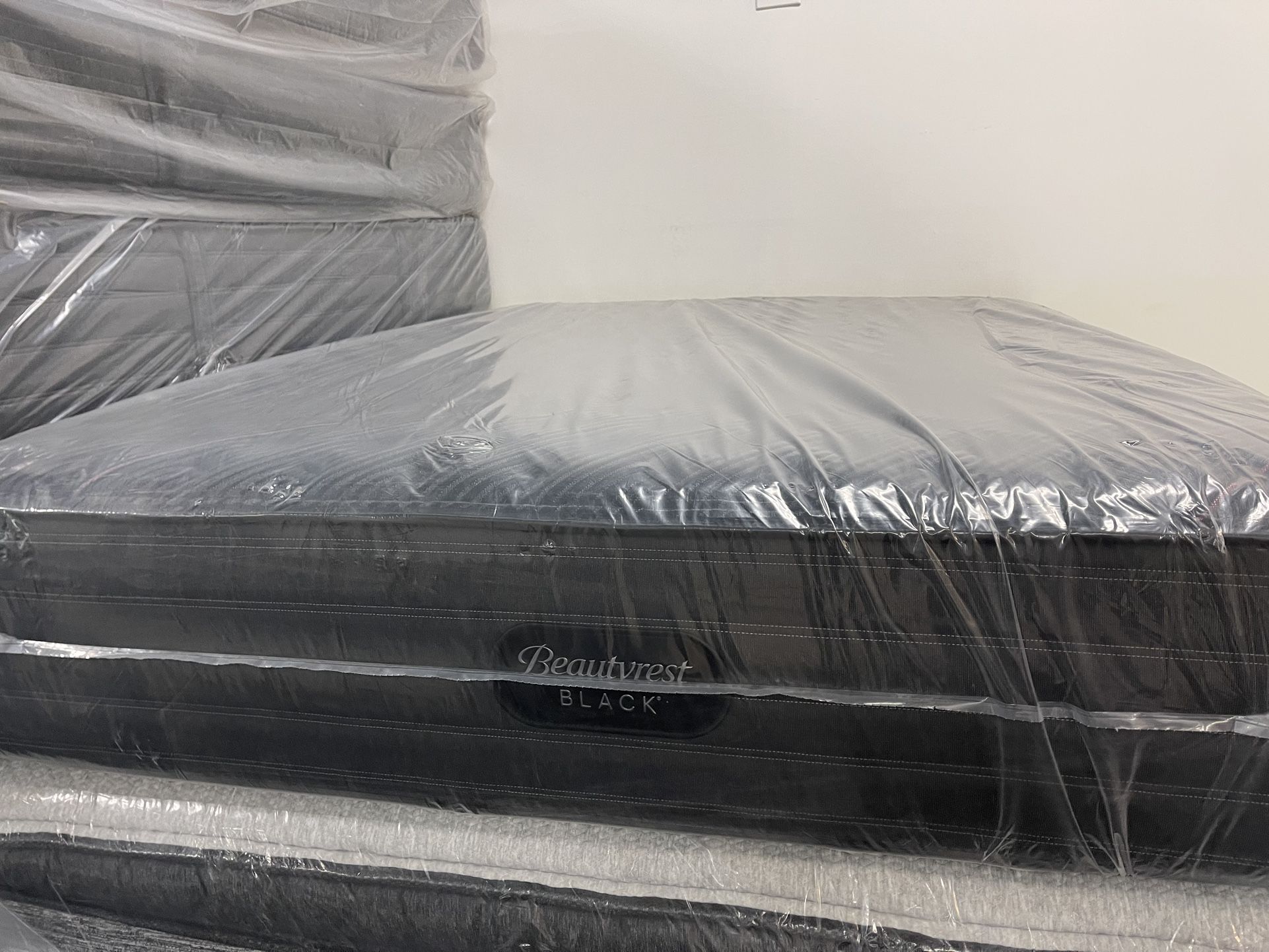 ❄️☃️❄️QUEEN SIZE BEAUTYREST BLACK C CLASS !ON HOT SALE☃️❄️🛋️