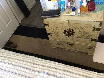 Three piece set really good condition drawers work great $125 for all three