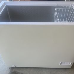 THOMSON Chest Freezer