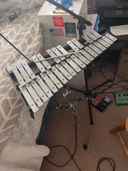 Xylophone and stand w/gig bag