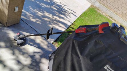 Weed eater Craftman with rechargeable battery & charger port