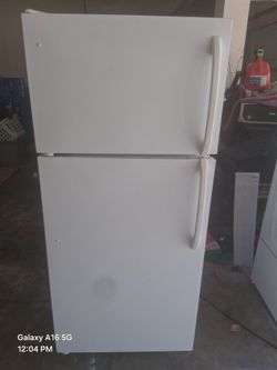 Electroluxe Apartment Size Fridge