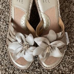 ~ BOC Leather Soft Metallic Gold Floral Sandals~