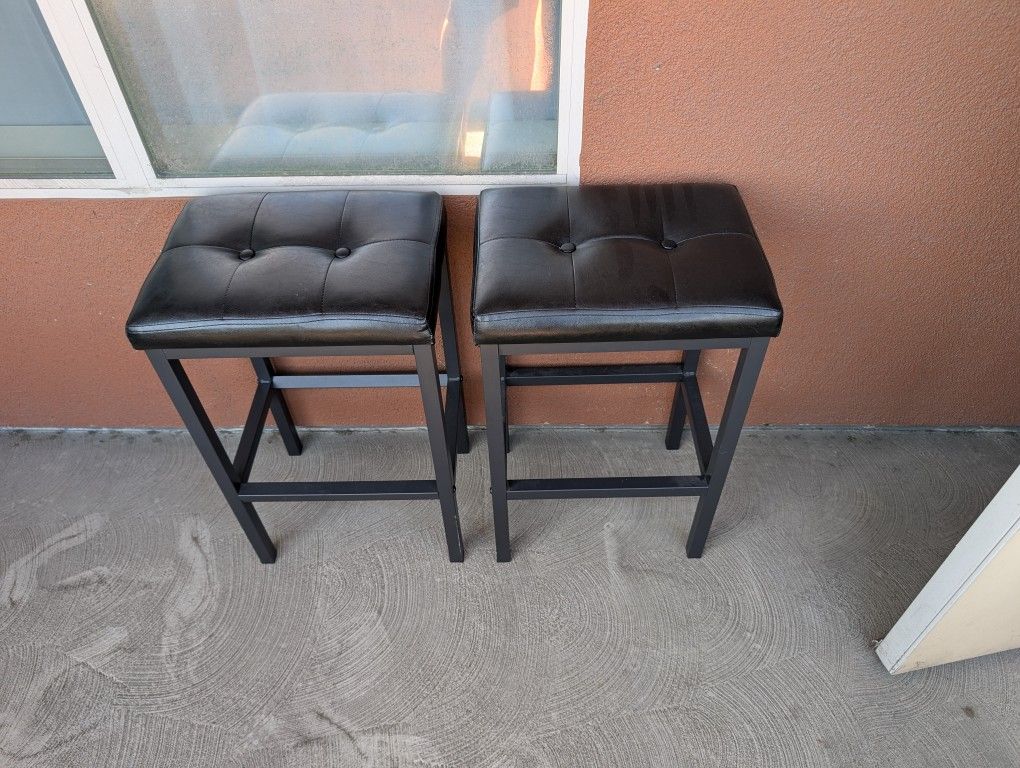 2 Stools