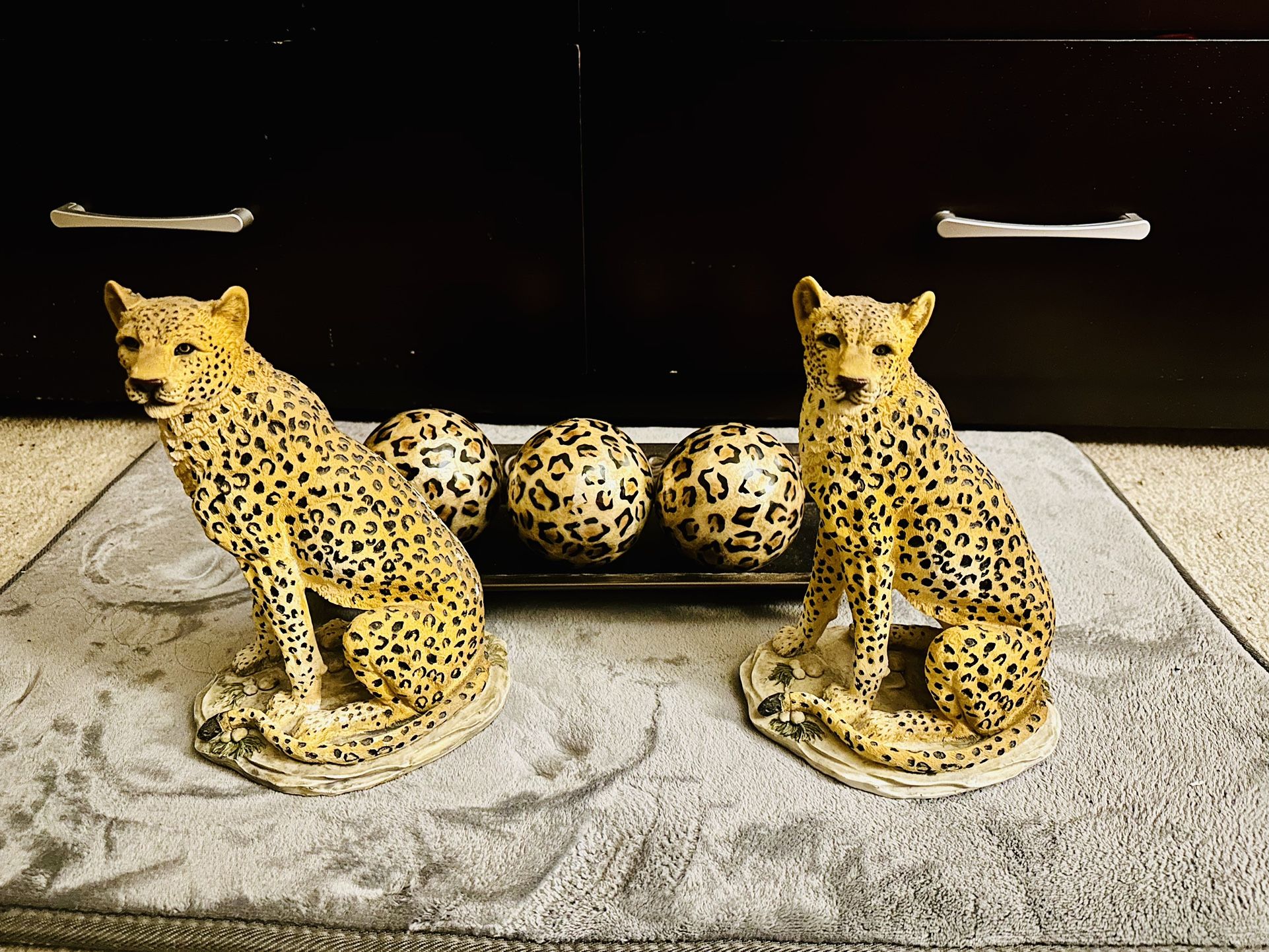 Leopard Figurine Set