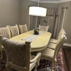 Selling Dining Table And 8 Chairs For $800