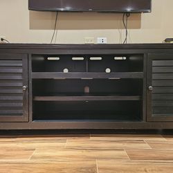 Heavy Duty Black Entertainment Stand