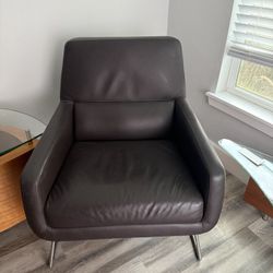 Modern Leather Accent Chairs – Mid-Century Style