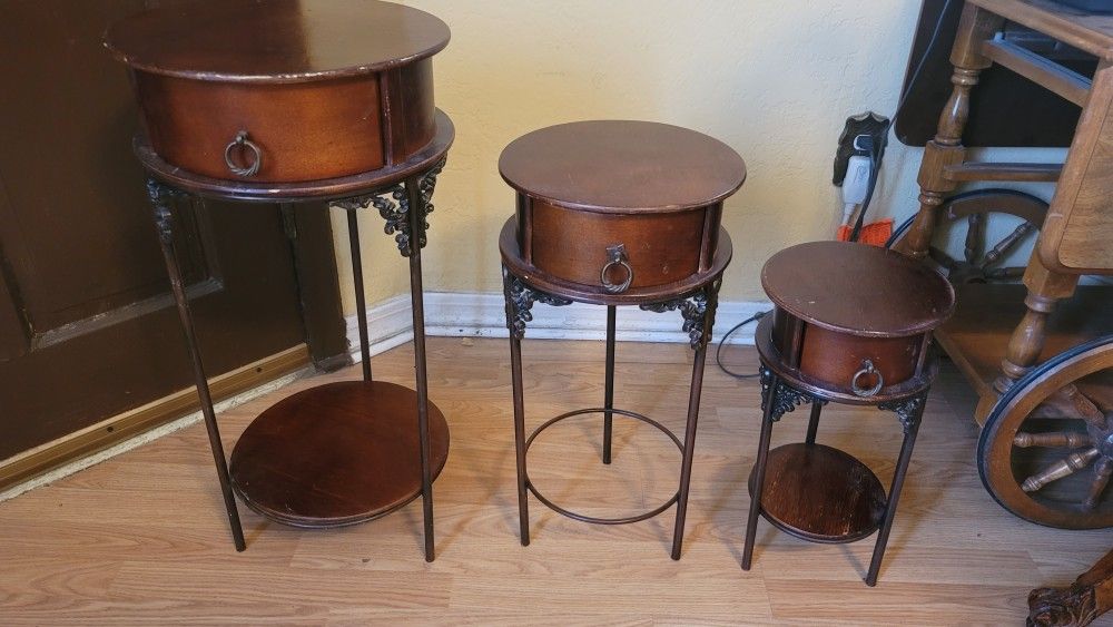 3 Circular Table Stand