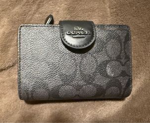 Coach medium corner zip wallet