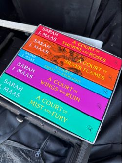 ACOTAR Series - Sarah J Maas - 5 books