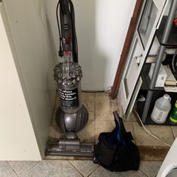 Dyson Bigball Allergy Vacuum With Accessories Bag