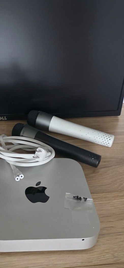 Lips Game and Official Xbox 360 Microphones