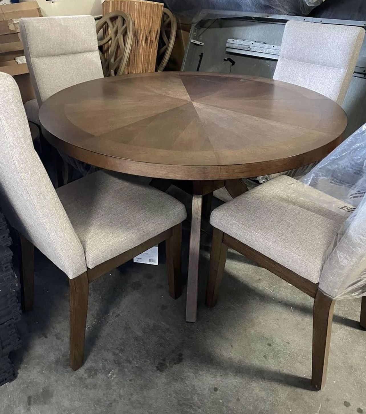 Brand New Round Kitchen Table And Chairs 