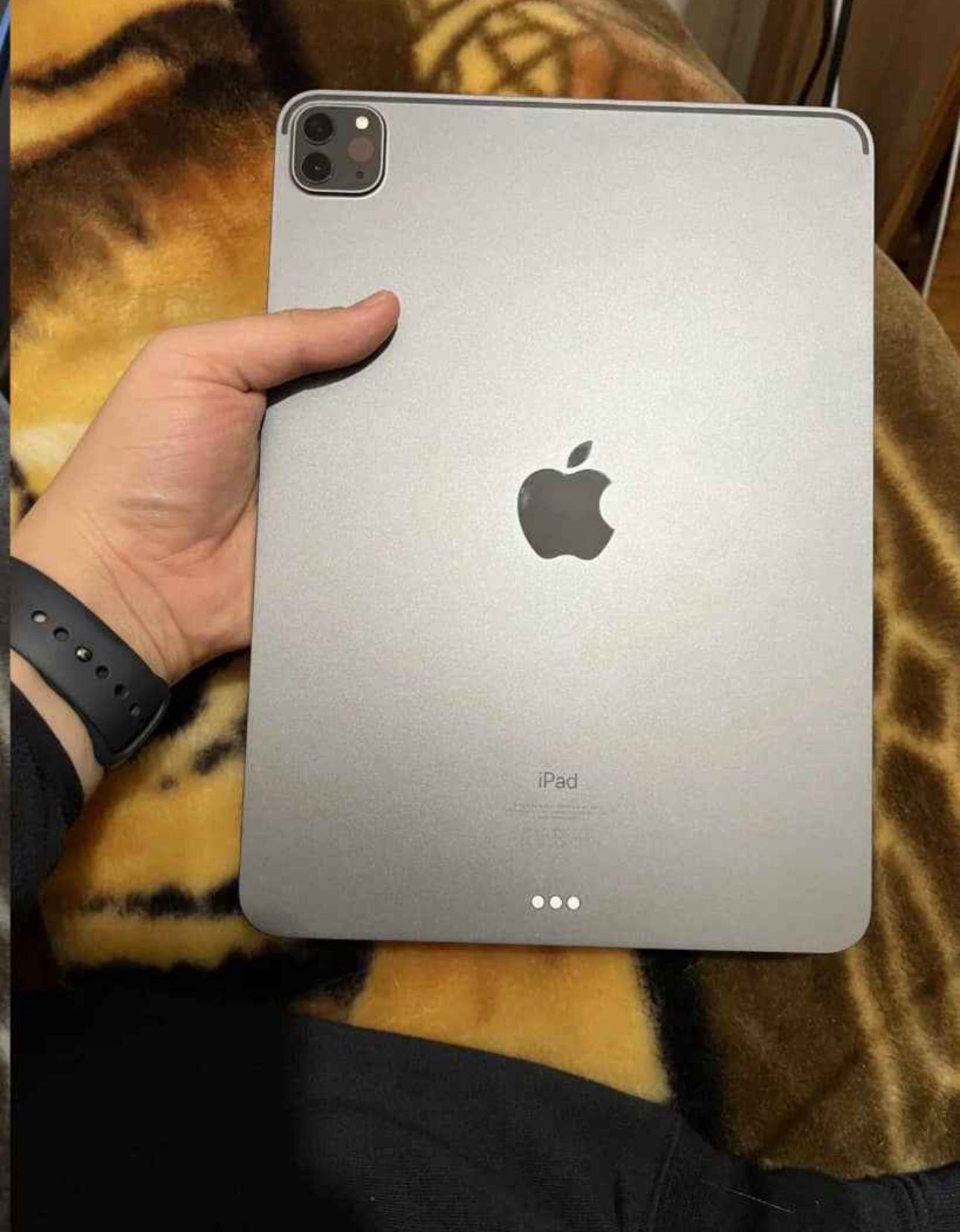 APPLE IPAD PRO 12.9 INCH SCREEN 6TH GENERATION WIFI + CELLULAR DATA 512GB UNLOCKED