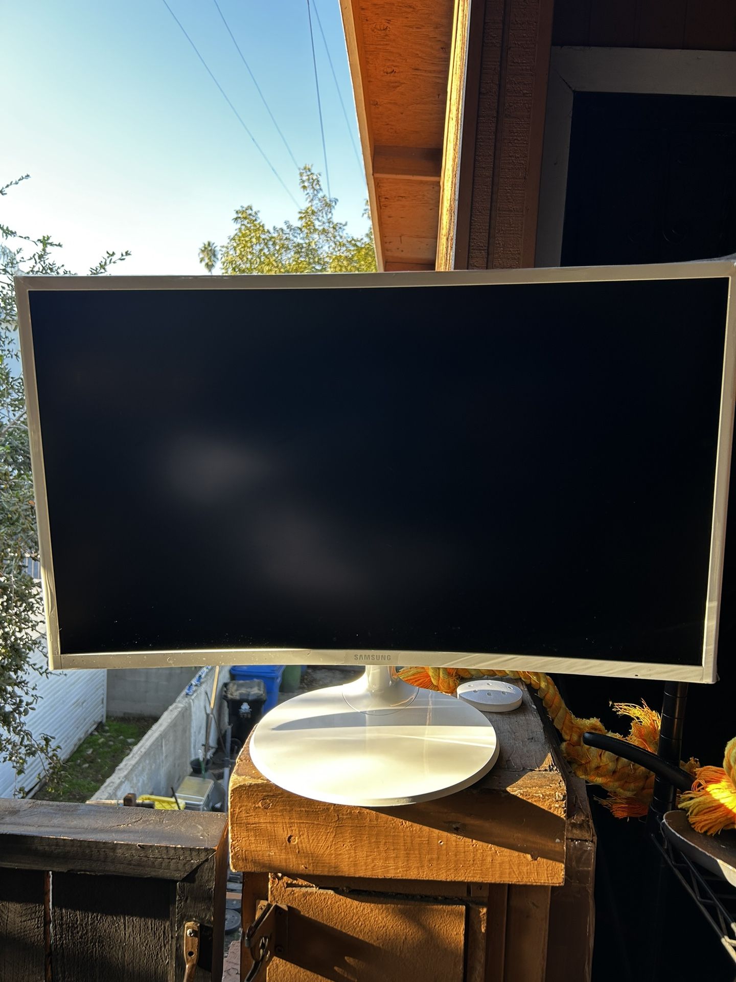 Samsung 27’ Monitor