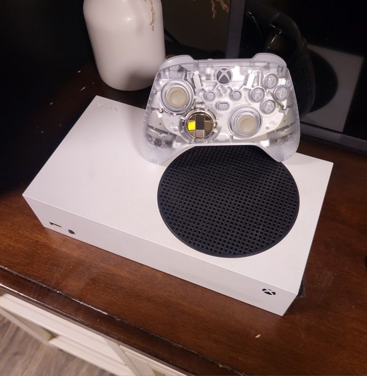 Xbox Series S With 1TB Memory Card