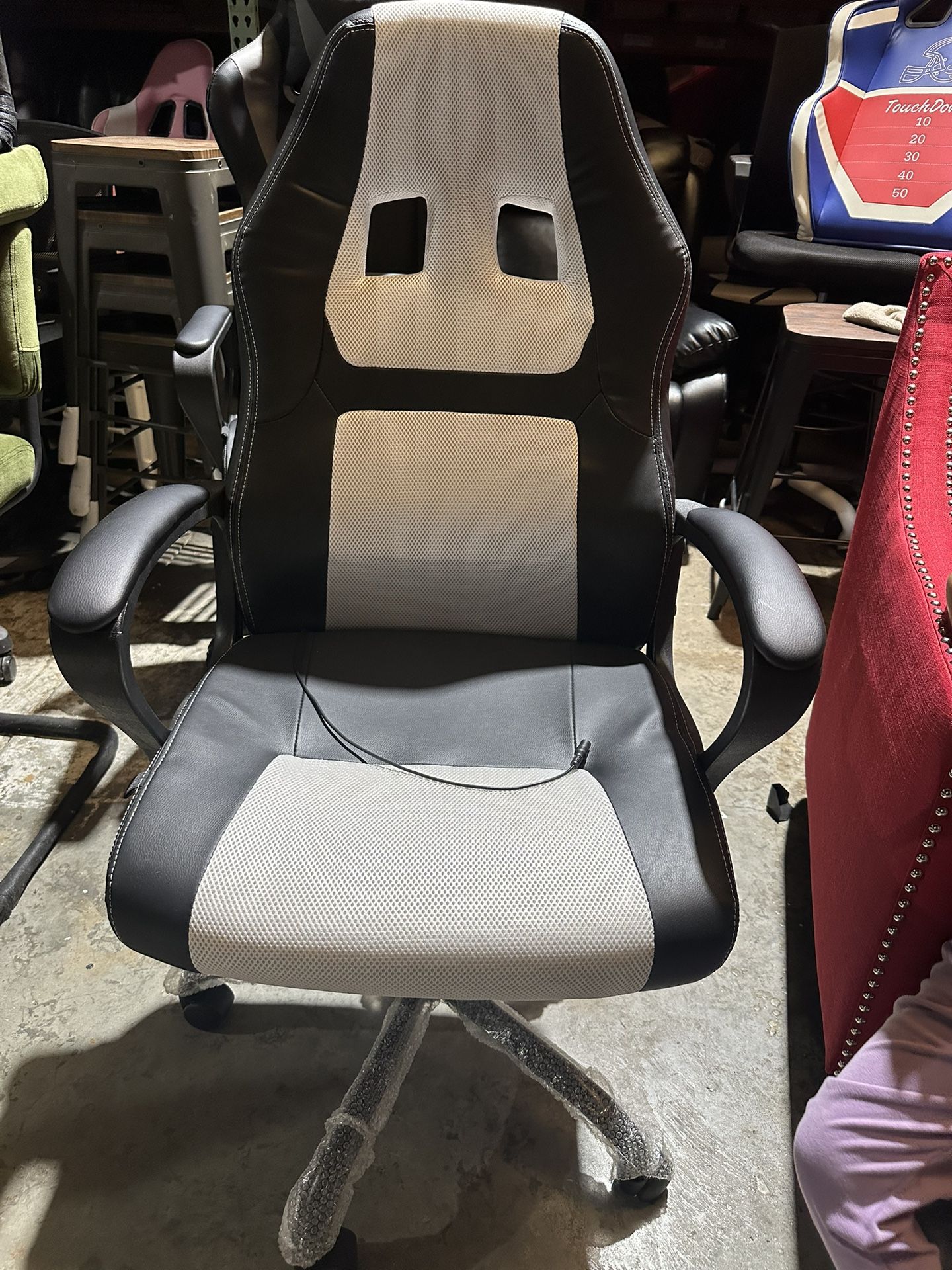 New Fully Assembled Gaming Chair with Vibration
