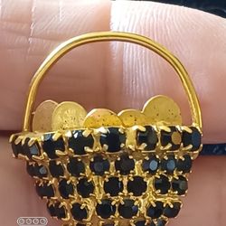 Dorothy Bauer https://offerup.com/redirect/?o=MjRrdC5nb2xk Electroplated Irish POT OF Gold" Swarovski CRYSTALS Pin