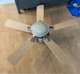 Ceiling Fan w/ Light & Remote 52”