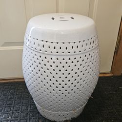 White Ceramic Garden Stool / Accent Piece – 2 ft Tall