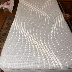 Electric adjustable bed with sealy hybrid twin mattress