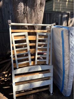 Toddler bed