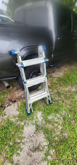 Like new folding Ladder