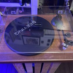 Brand New Seying Turntable With Speakers *new In Box*