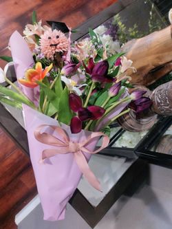 Graduation flowers and sash/lai
