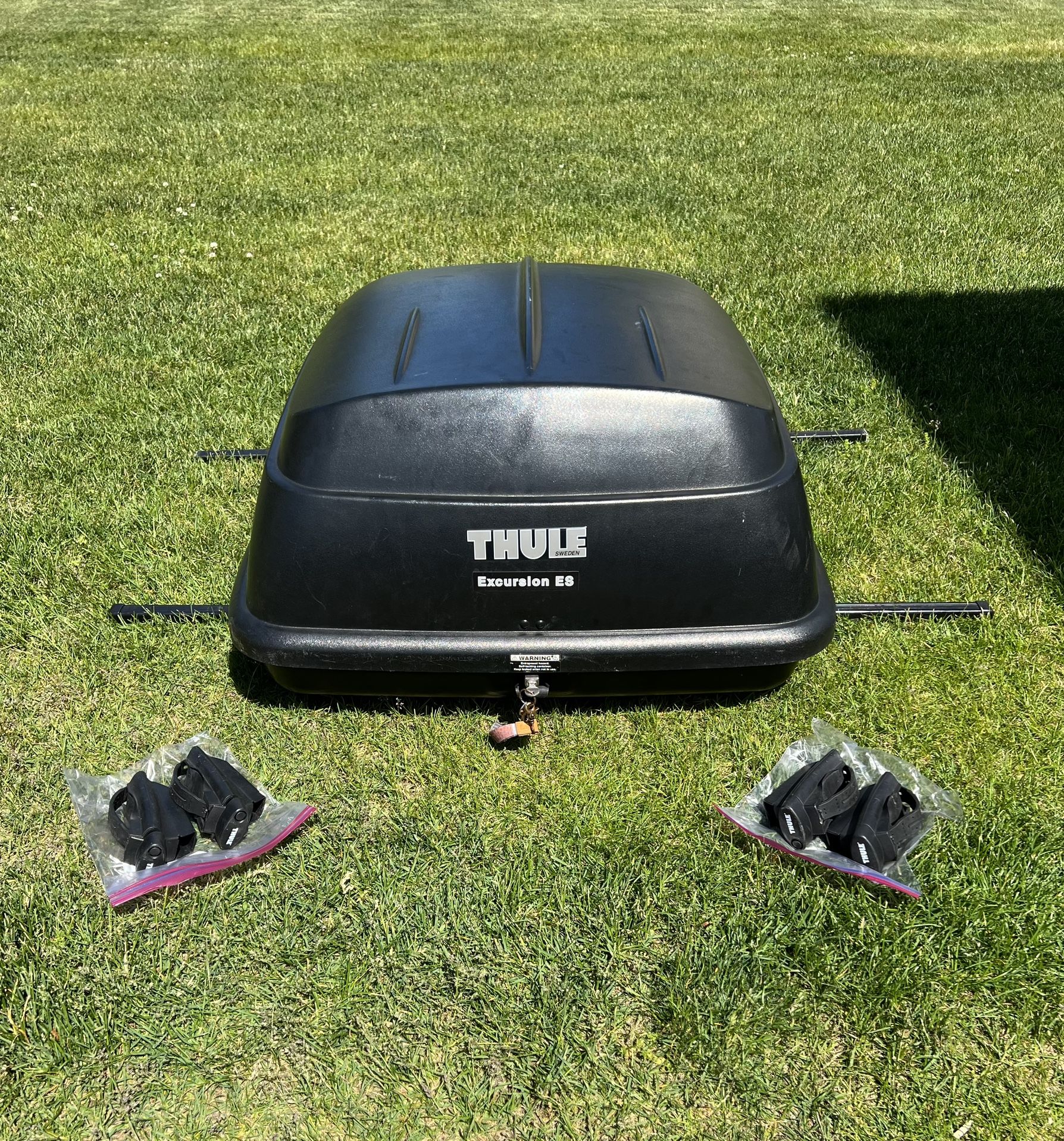 Thule Excursion ES Roof Box with Thule Crossbars. for Sale in Islip NY OfferUp