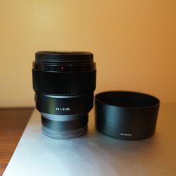 Sony SEL85F18 Prime Lens