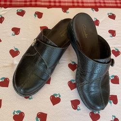 Women’s Genuine Leather Slip On Shoes -Clark’s  Brand Size  7.5