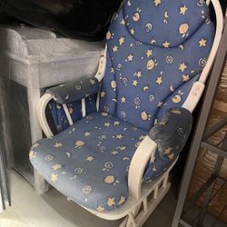 Nursing Chair/Rocking Chair