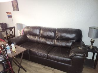 Sleeper-Sofa Sits 3-4 Dark Brown