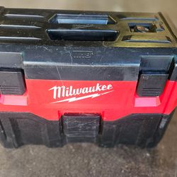 M18 MILWAUKEE VACUUM