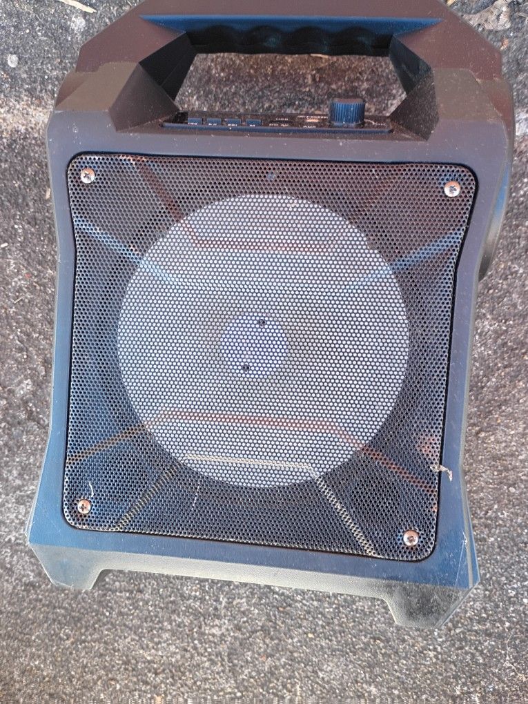 FISHER FBX262 PORTABLE BLUETOOTH SPEAKER 15W DRIVER SIZE 6.5"