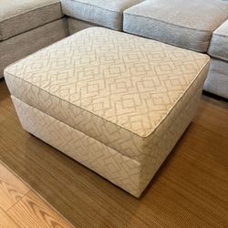 Beautiful Like New Storage Ottoman 29 X 33 Smoke and pet free household