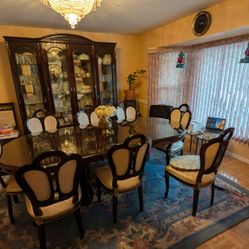 Elegant Dining Table Set
