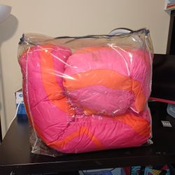 Tommy Hilfiger Queen Comforter W Body Pillow