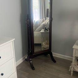 Mirron And Jewelry Box