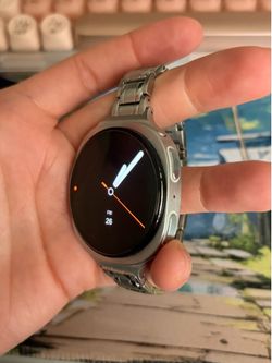 Samsung Galaxy Watch8 40mm + Cellular – Excellent Condition w/ Box