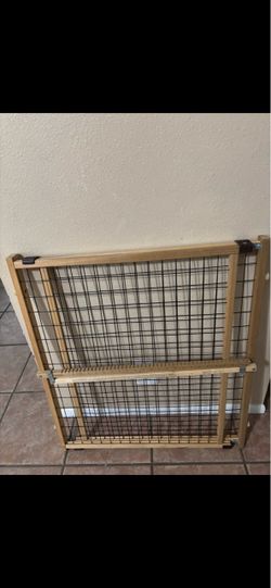 North States Extra Wide Gate Tall 31” open 29”to 50” ( great condition)