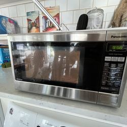 ( Feel Free To Offer )Panasonic NN-SN752S Stainless Steel 1.6 Cubic Foot Microwave Oven