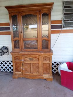 Table & Hutch