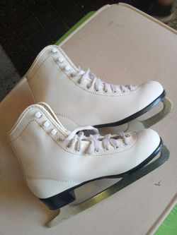 LLM Pinouette Ice Skates- Size 6⅔